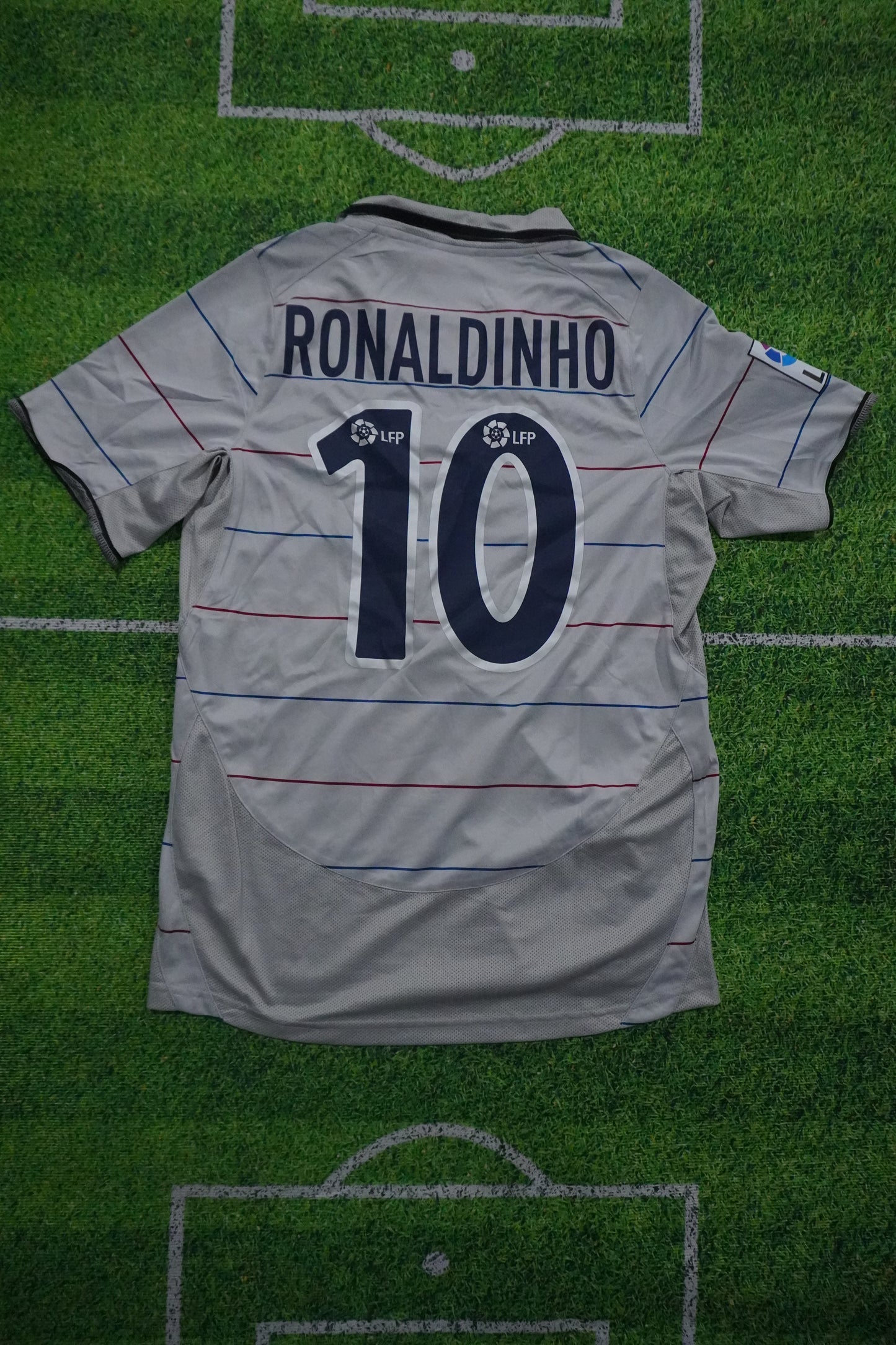 04/05 Ronaldinho Barcelona Third Jersey